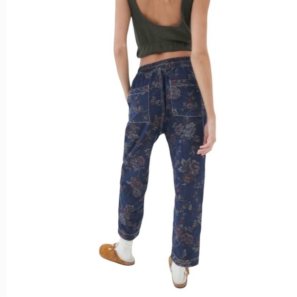 BDG SANDY HIGH WAISTED JOGGER JEAN FLORAL PAISLEY. Size M - Picture 3 of 9